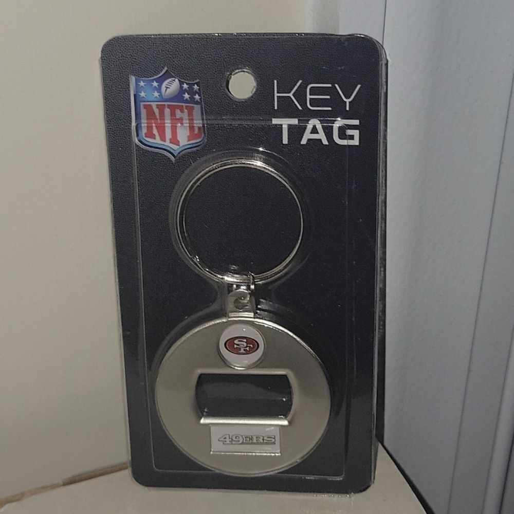 New Official NFL San Francisco 49ers Ez Opener Bottle Key Ring Keychain - Silver